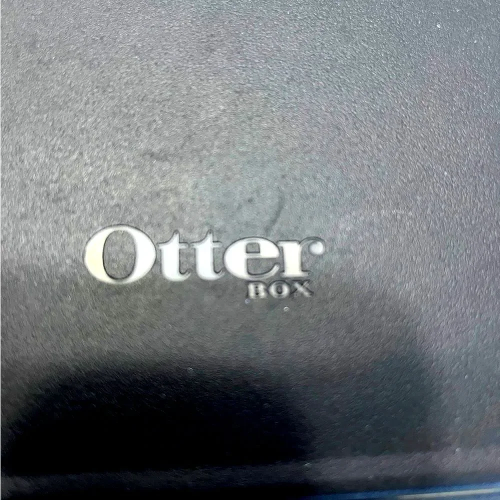 Otter Box Defender 10” Black case for IPad 7-9